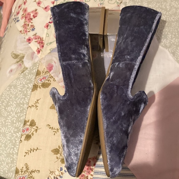Report blue velvet loafers with 1 inch mirror heels. - Picture 4 of 6